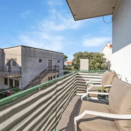 1 Bedroom Awesome In Apartment
